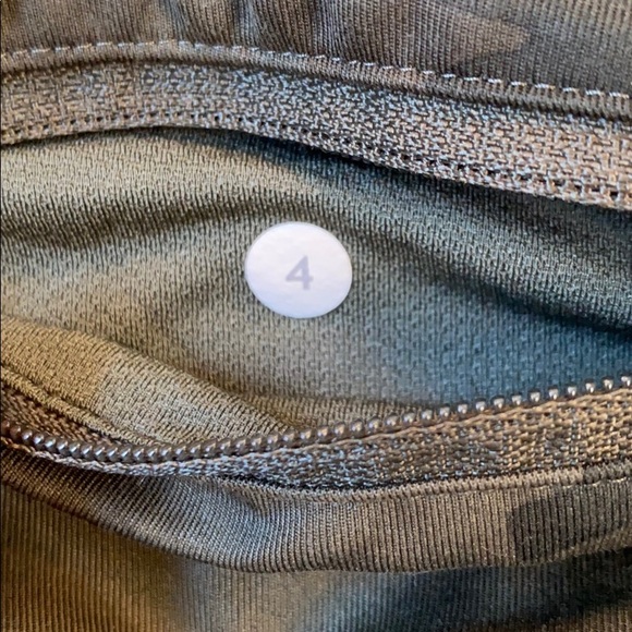 Lululemon Run Inspire Crop size 4 - Picture 3 of 5